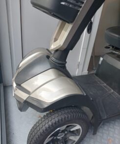 voorkant van de scootmobiel mercurius 4 kleur champagne