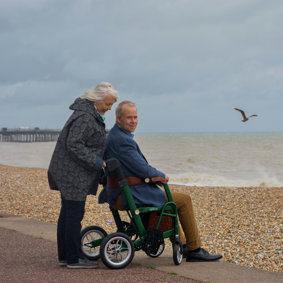 Glide Green 02 web Glide 2 in 1 rolstoel & rollator - Afbeelding 2