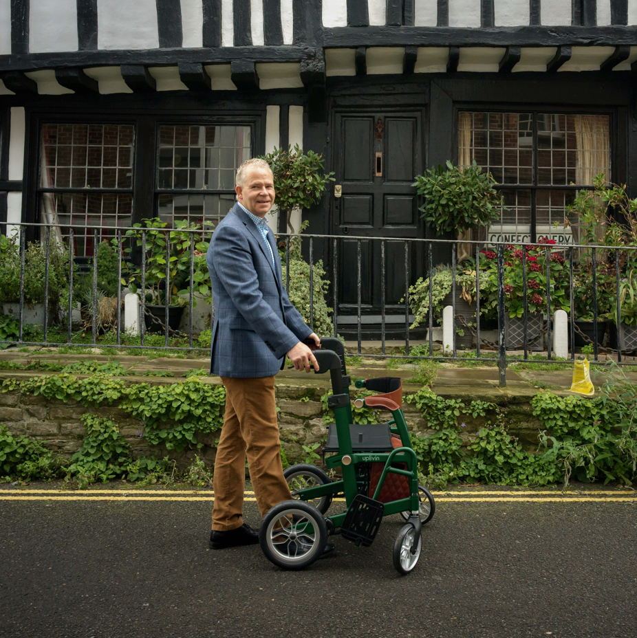 Glide Green 03 web Glide 2 in 1 rolstoel & rollator - Afbeelding 3