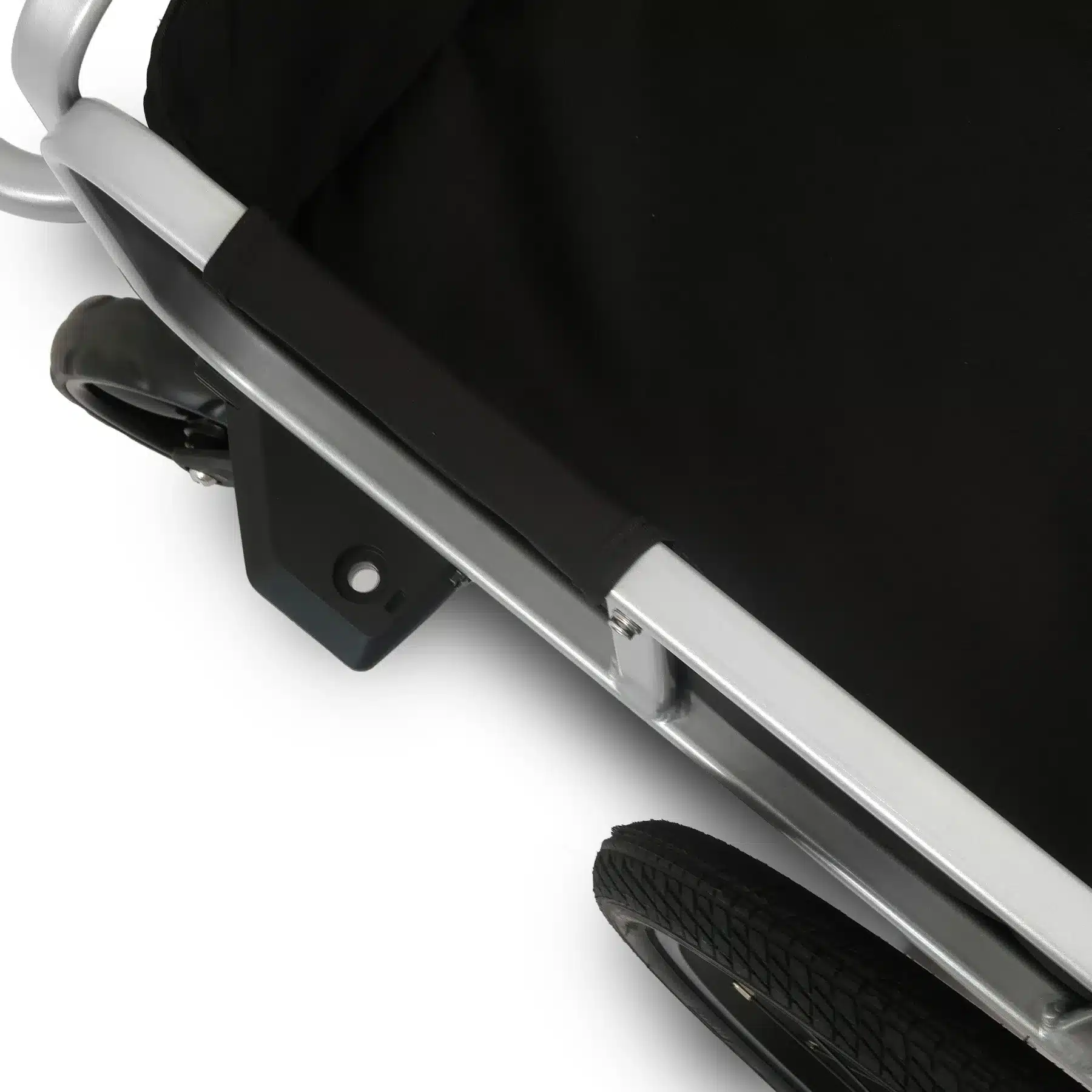 35413 Anhanger Premium detail 008.jpg Rolektro Premium scootmobiel aanhanger | 120L & 45 kg - Afbeelding 16